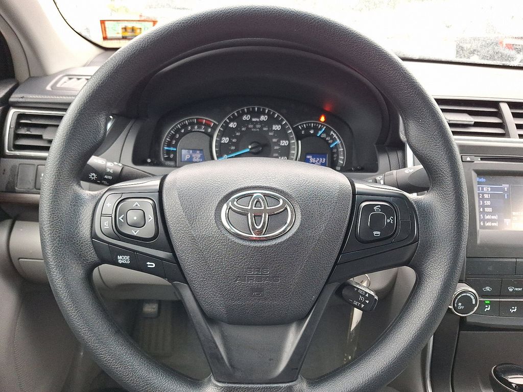 Thumbnail: 2015 Toyota Camry - 18