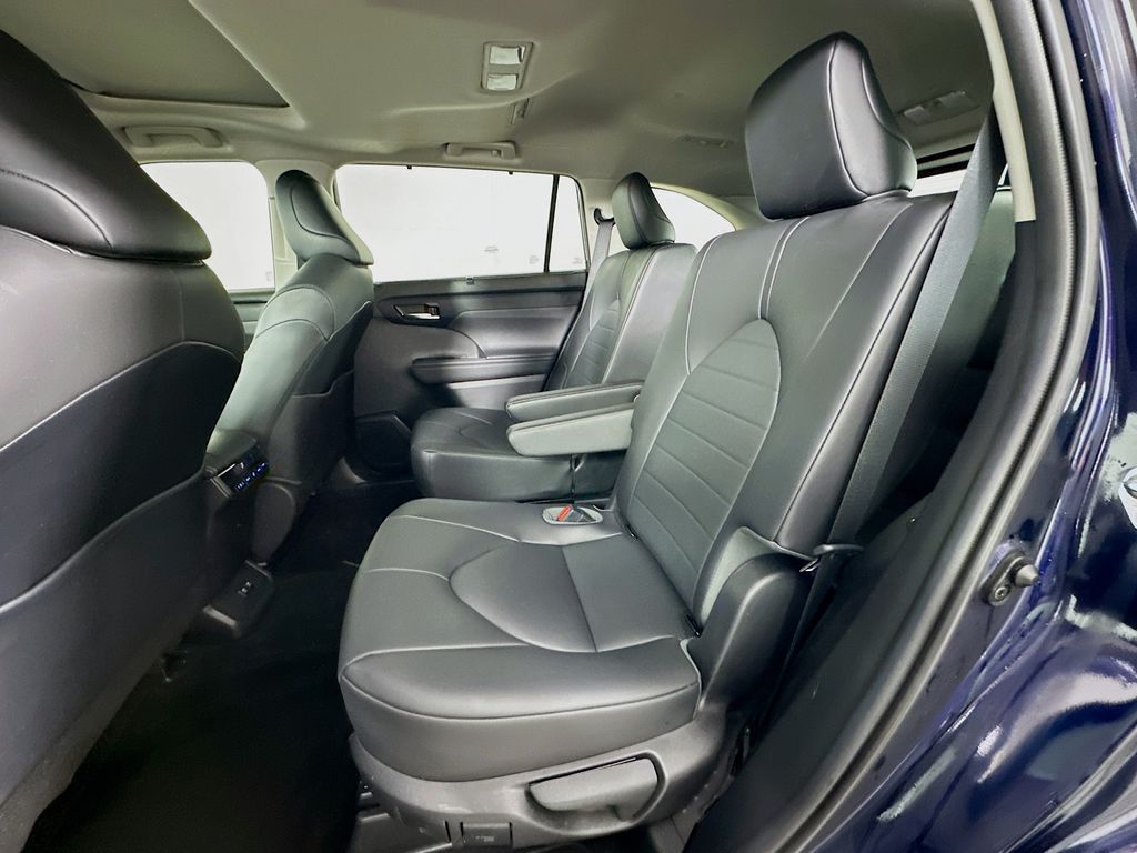 Thumbnail: 2020 Toyota Highlander - 24