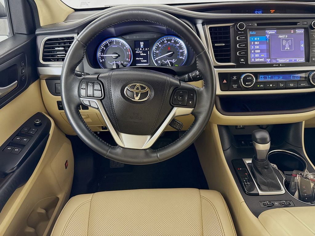 Thumbnail: 2015 Toyota Highlander - 21