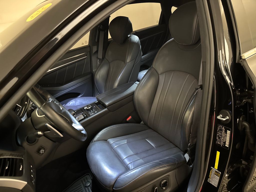Used 2018 Black Genesis 3.3T Sport image 13