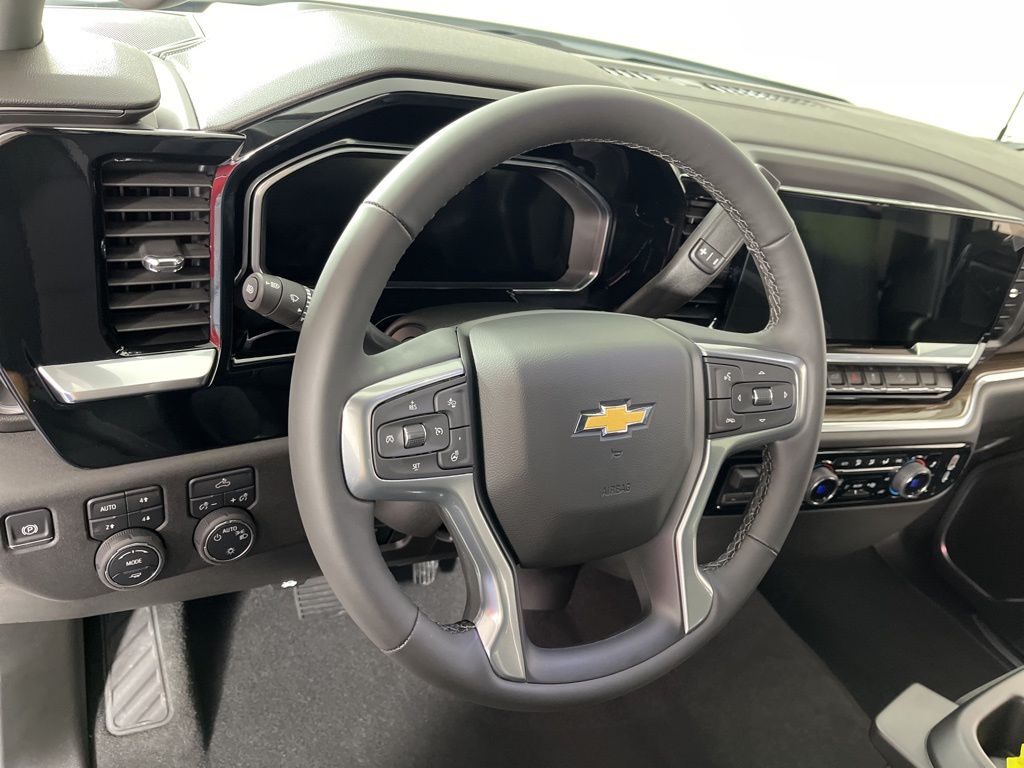 Thumbnail: 2026 Chevrolet Silverado 1500 - 24