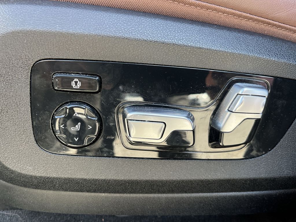 Thumbnail: 2024 BMW X7 - 12