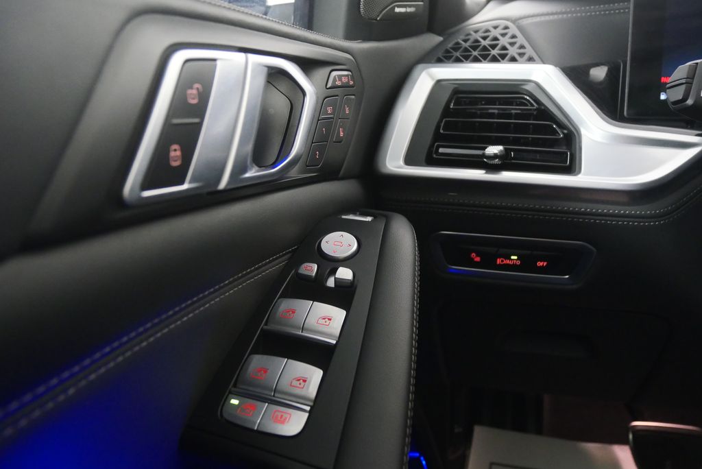 Thumbnail: 2024 BMW X7 - 21
