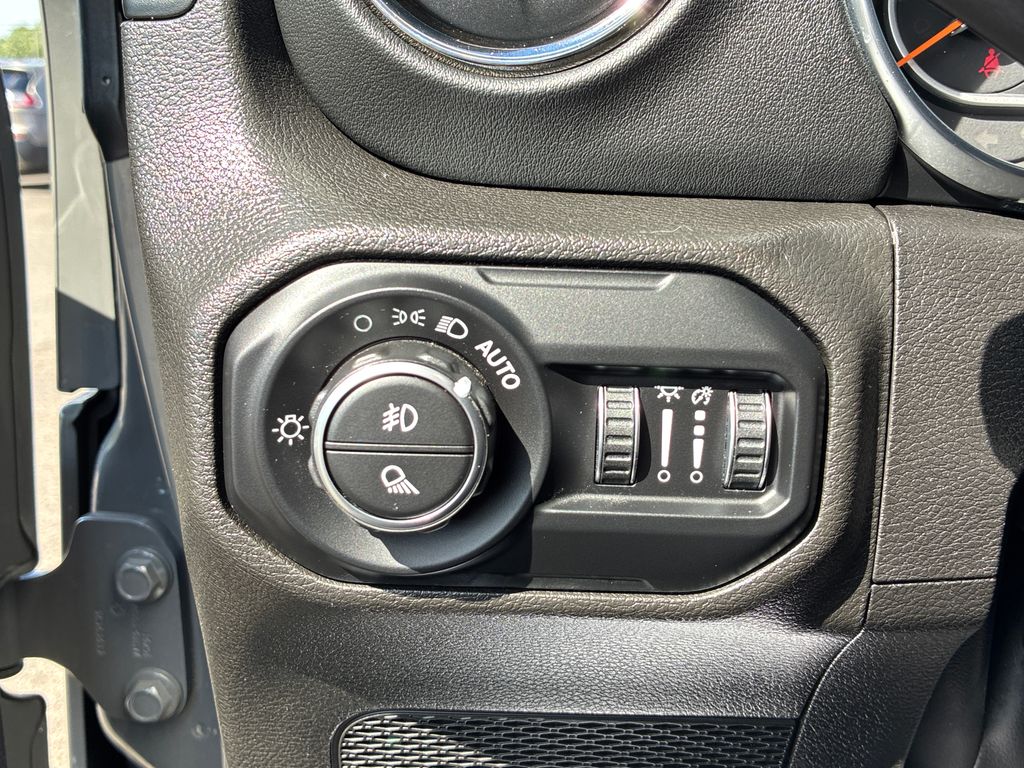 2022 Jeep Gladiator Overland Gray at Auto Express Mitsubishi