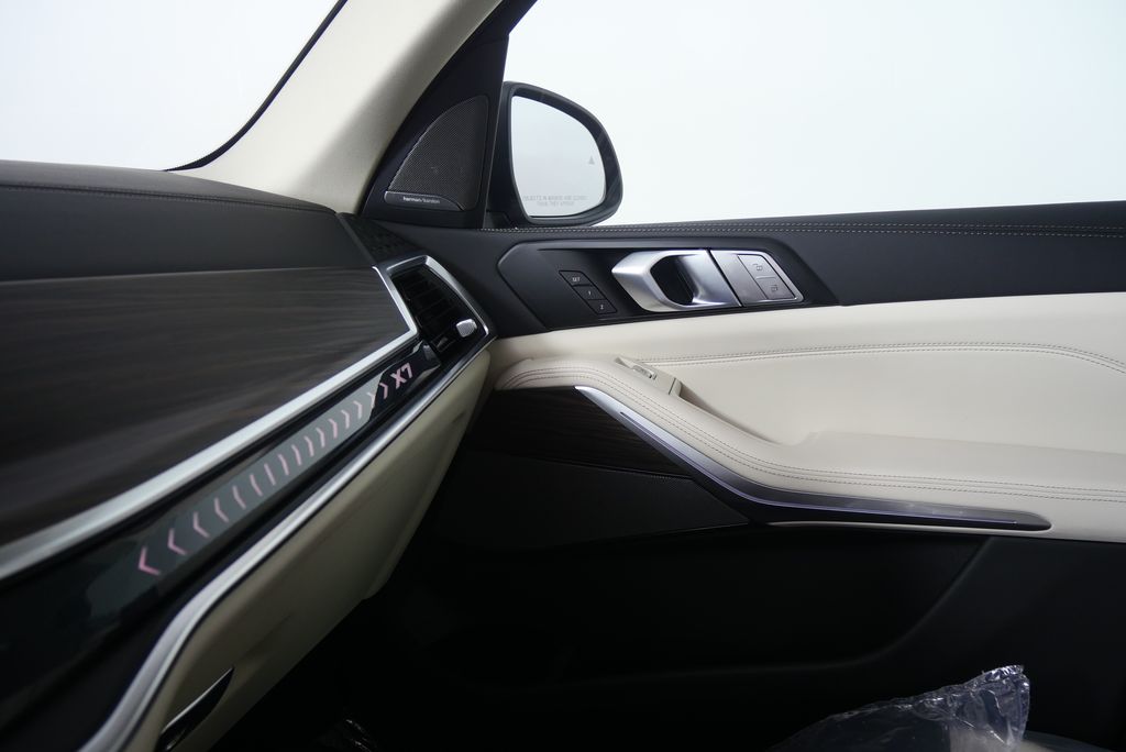 Thumbnail: 2026 BMW X7 - 26