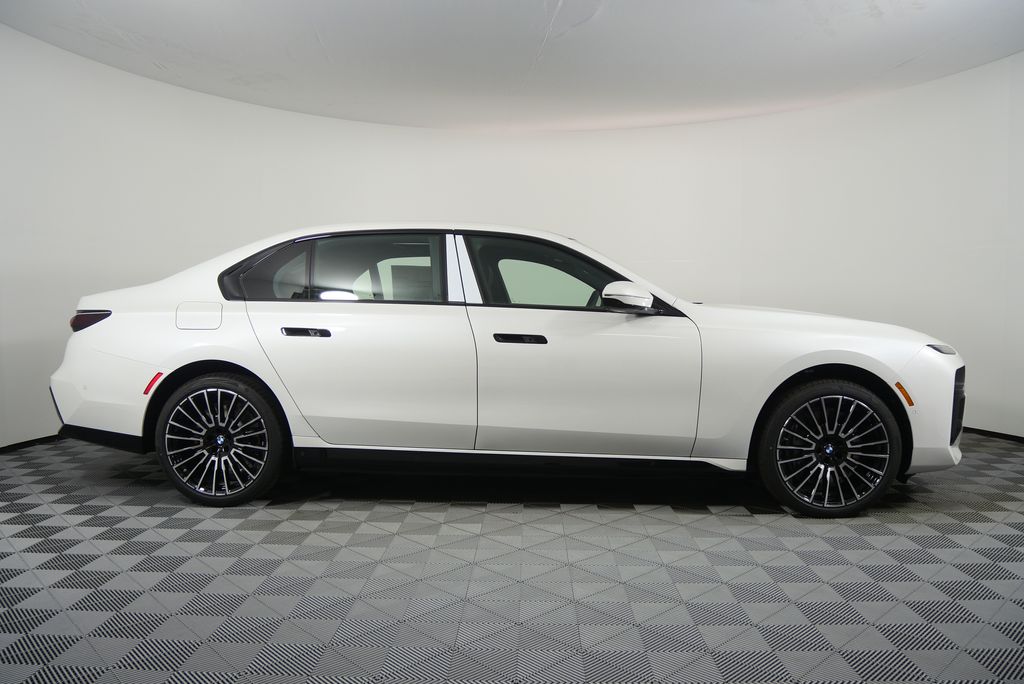 Thumbnail: 2026 BMW 7 Series - 2
