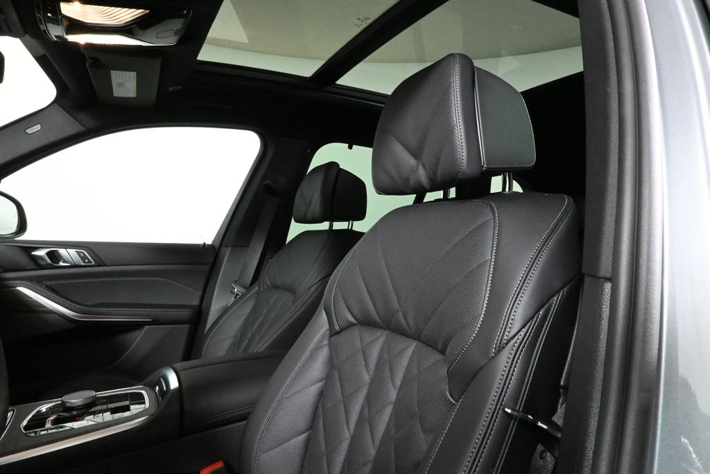 Thumbnail: 2026 BMW X5 - 16