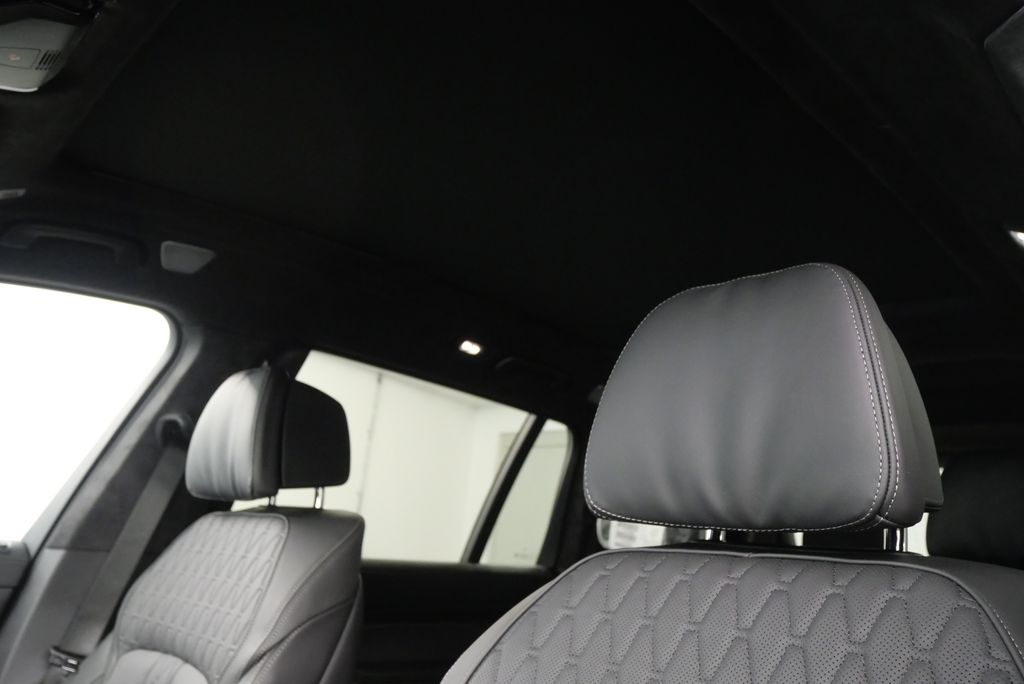 2026 BMW X7 Alpina XB7 13