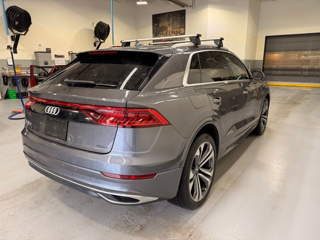 Thumbnail: 2021 Audi Q8 - 6
