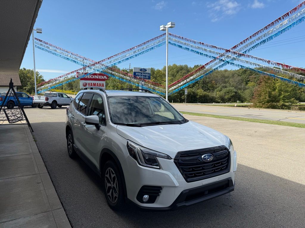 2022 Subaru Forester Premium photo 2