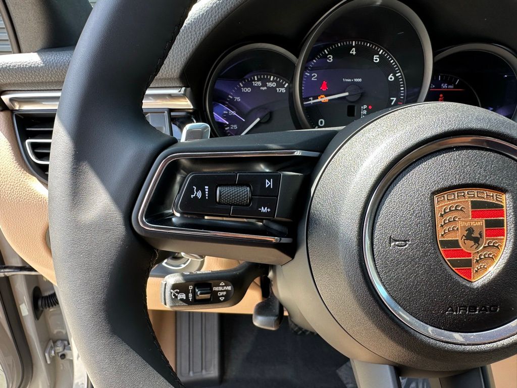 2025 Porsche Macan  20