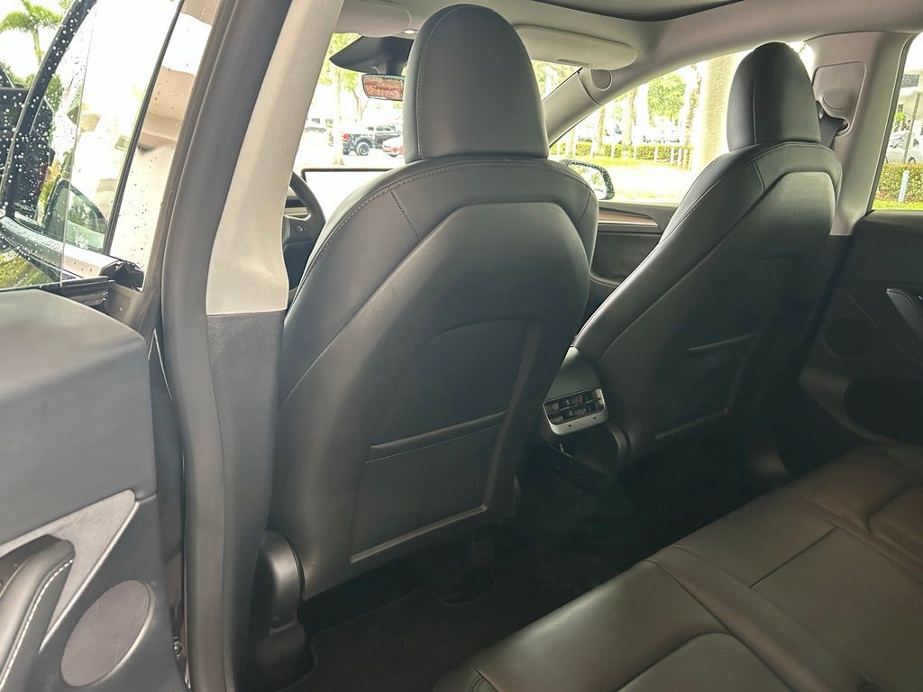 Used 2024  Tesla  image 32