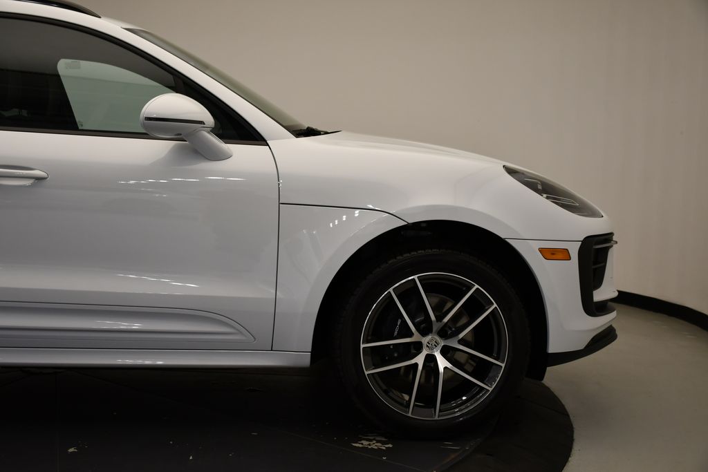 Thumbnail: 2025 Porsche Macan - 14