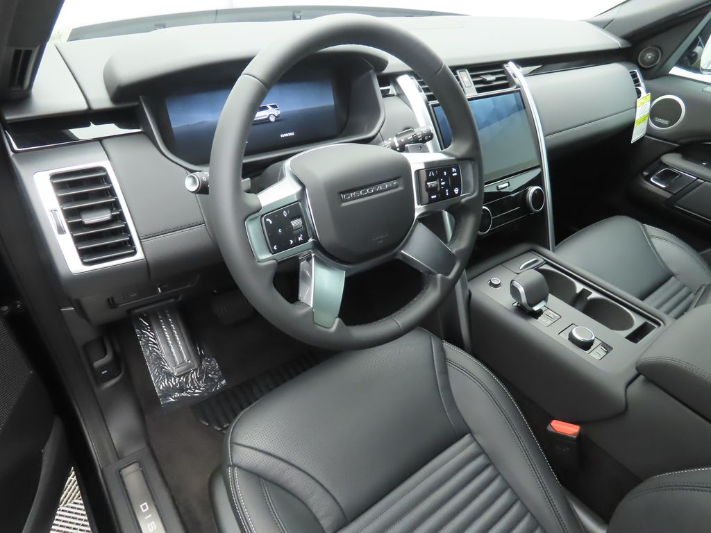 Thumbnail: 2025 Land Rover Discovery - 9