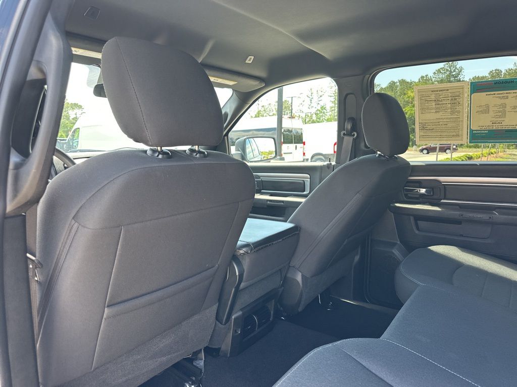 2024 Diamond Black Crystal Pearlcoat Ram 1500 Classic Warlock RWD Truck