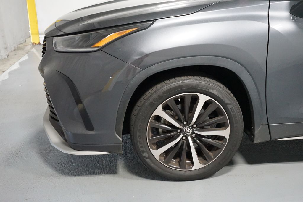 Thumbnail: 2021 Toyota Highlander - 5