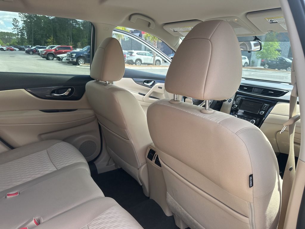 2018 Pearl White Nissan Rogue SV FWD SUV