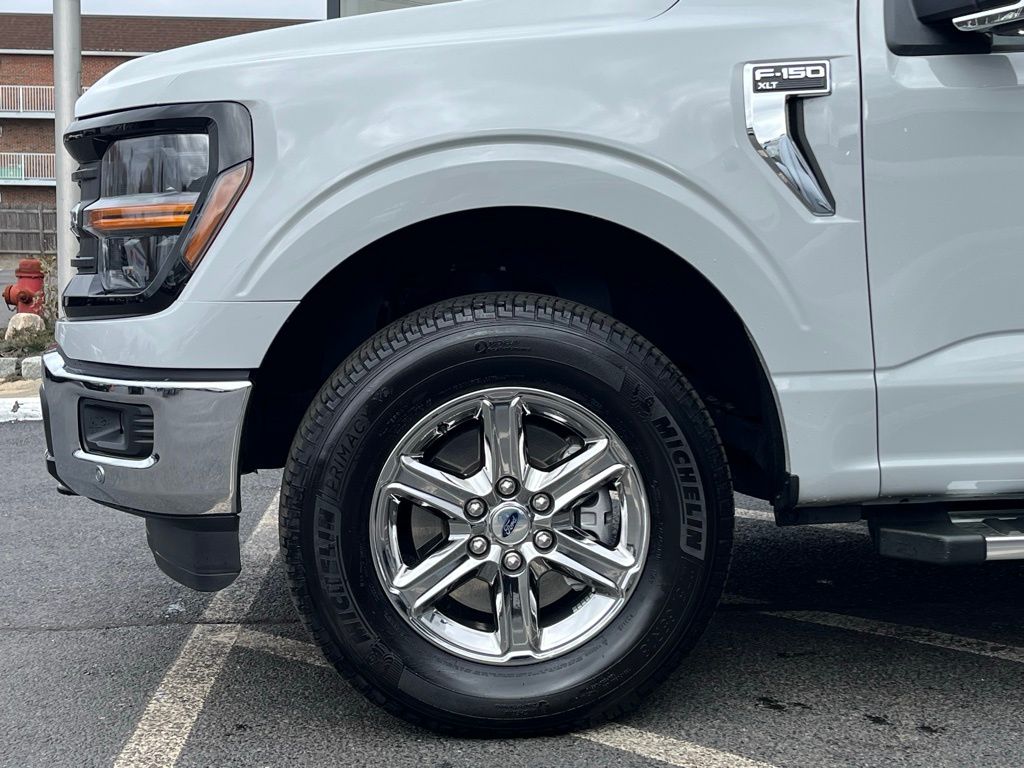 View vehicle photo 4
