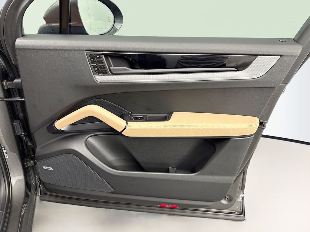 Thumbnail: 2026 Porsche Cayenne - 26