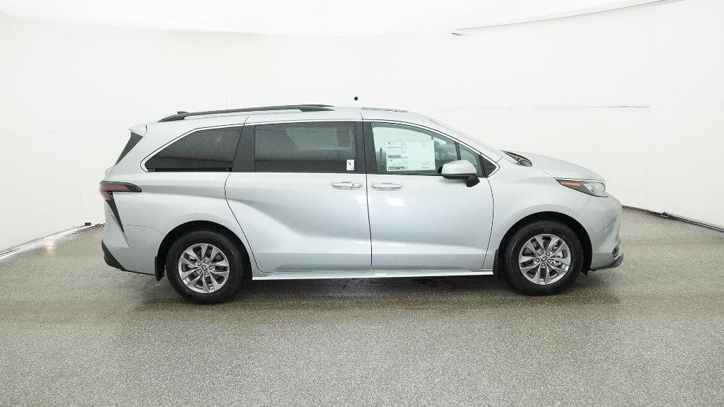 Thumbnail: 2025 Toyota Sienna - 25