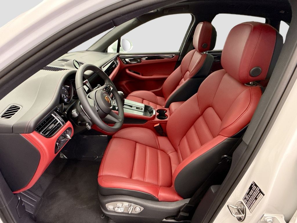 Thumbnail: 2026 Porsche Macan - 5