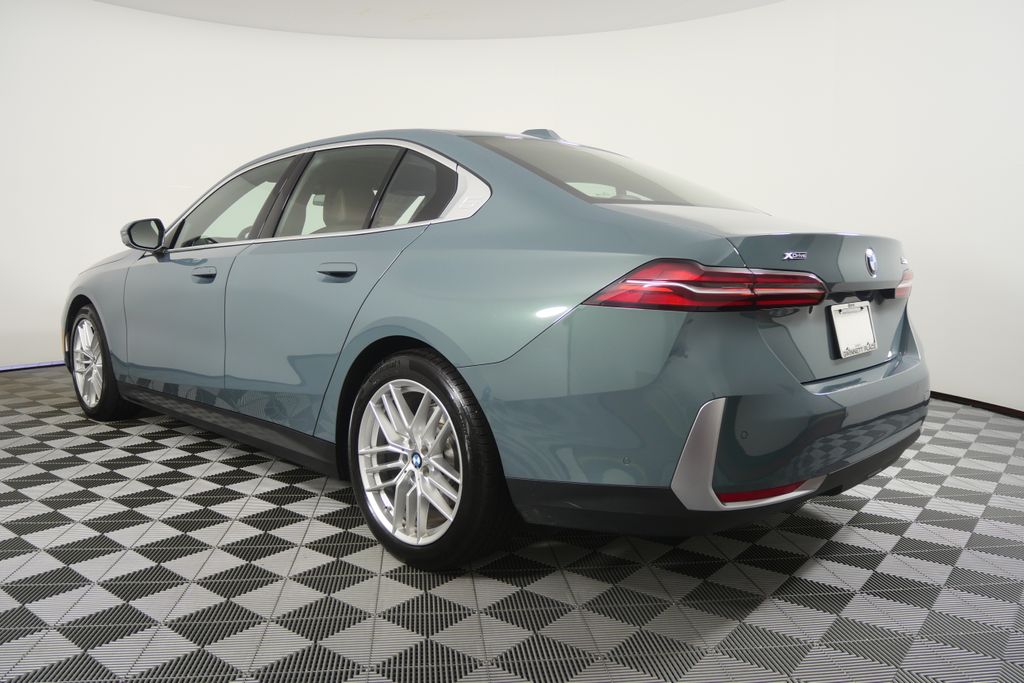 Thumbnail: 2024 BMW 5 Series - 5