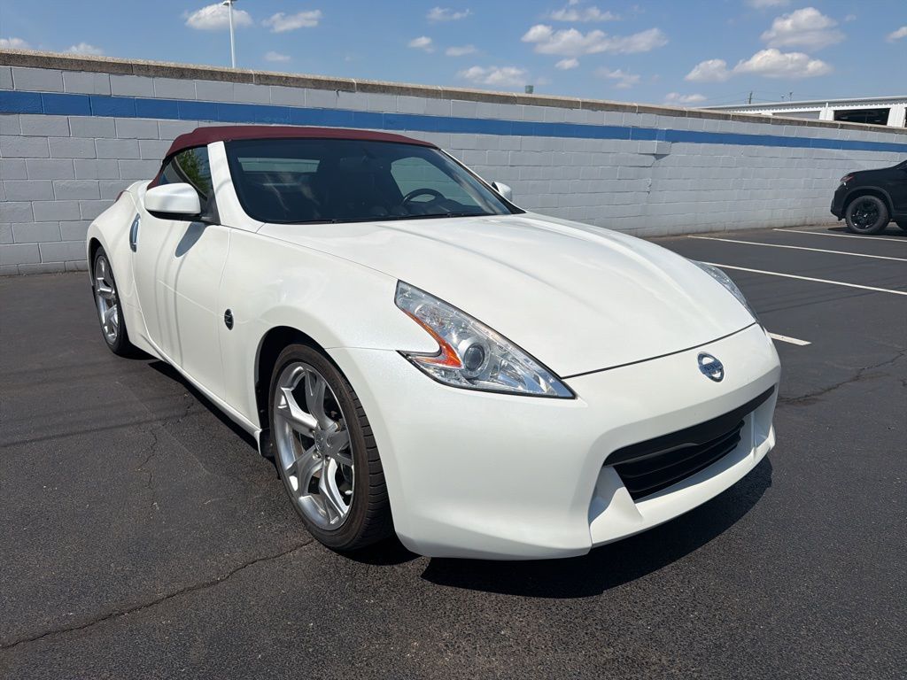 Thumbnail: 2010 Nissan Z - 7
