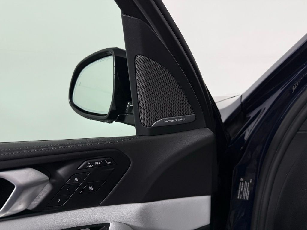 Thumbnail: 2023 BMW X7 - 16