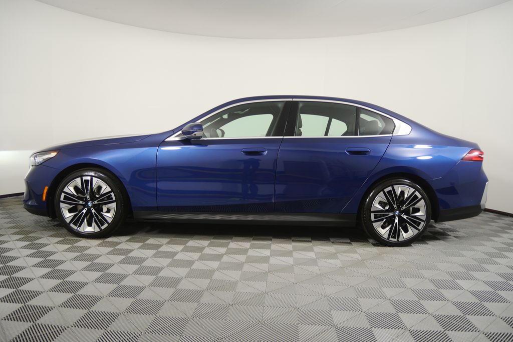 Thumbnail: 2025 BMW 5 Series - 6