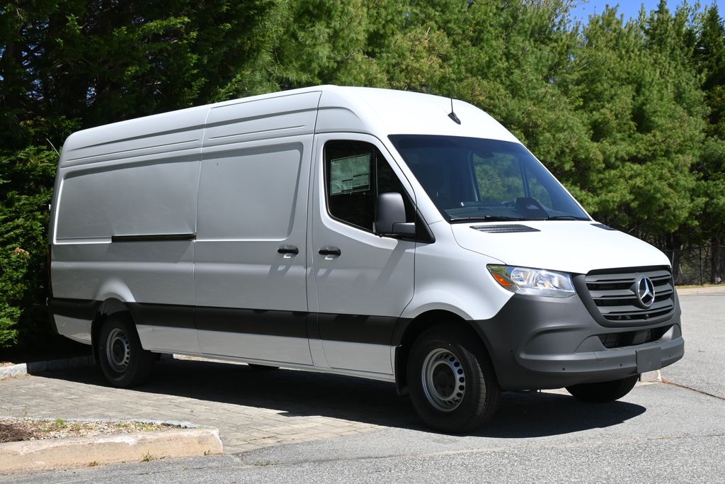 2025 Mercedes-Benz Sprinter 2500 9