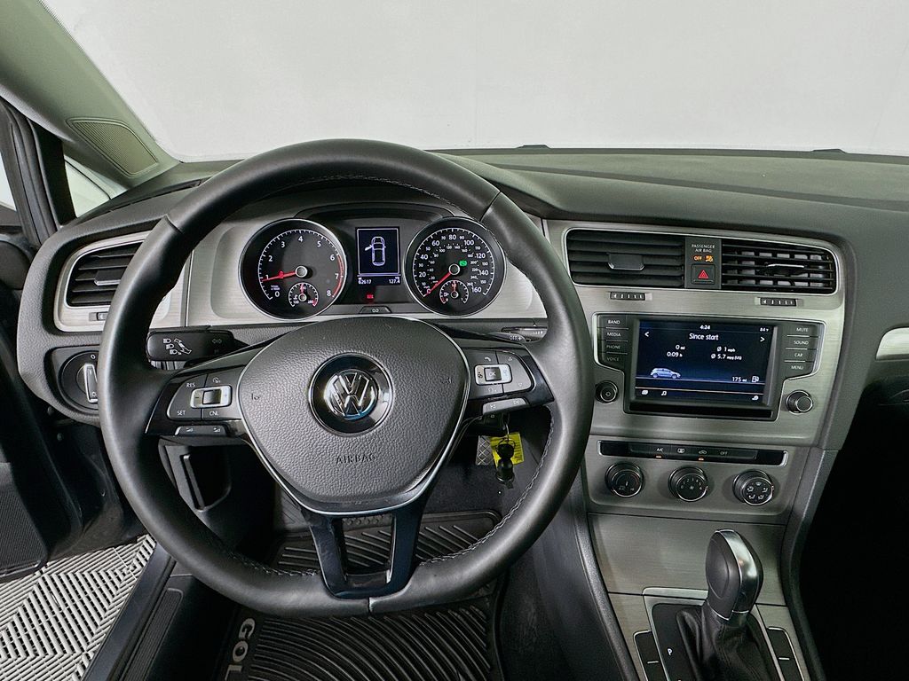 Thumbnail: 2016 Volkswagen Golf - 11
