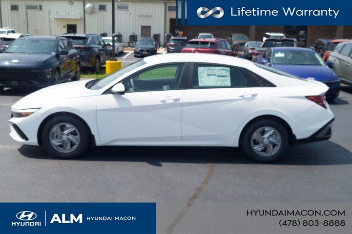 New 2026 White Hyundai SE image 11