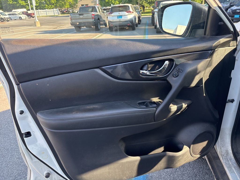 2017 Nissan Rogue — photo 6