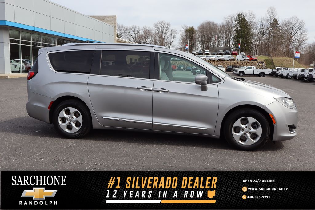 2017 Chrysler Pacifica Touring L Plus FWD