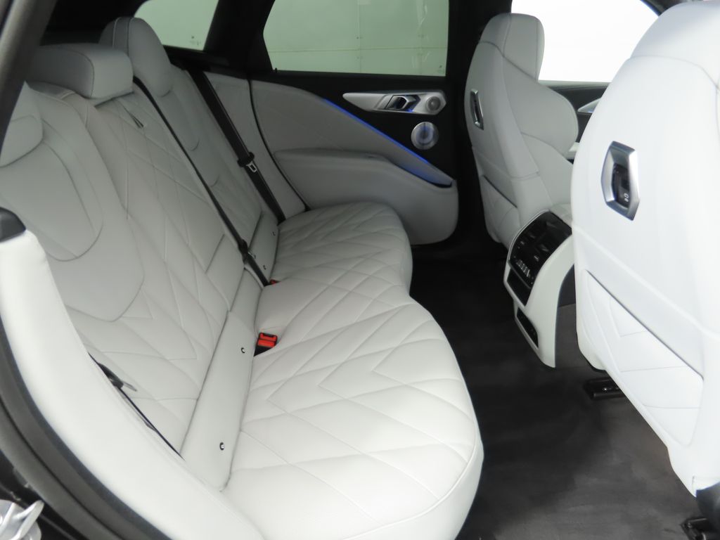 Thumbnail: 2026 BMW XM - 22