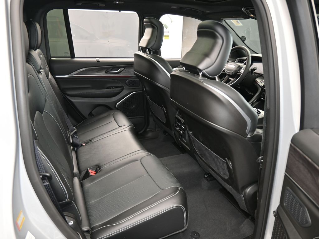 Used 2024 Silver Zynith Jeep Overland image 49