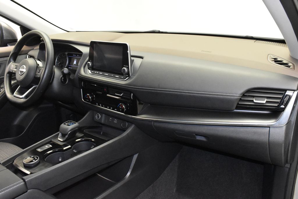 2022 Nissan Rogue SV 23