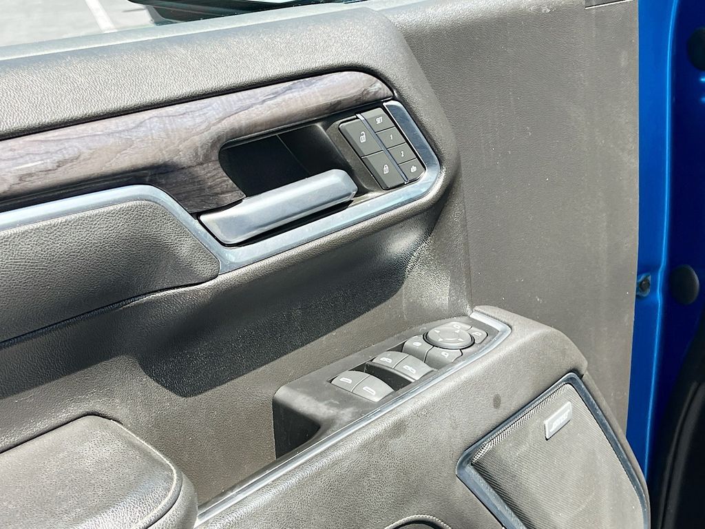 Used 2022 Blue Chevrolet LTZ image 18