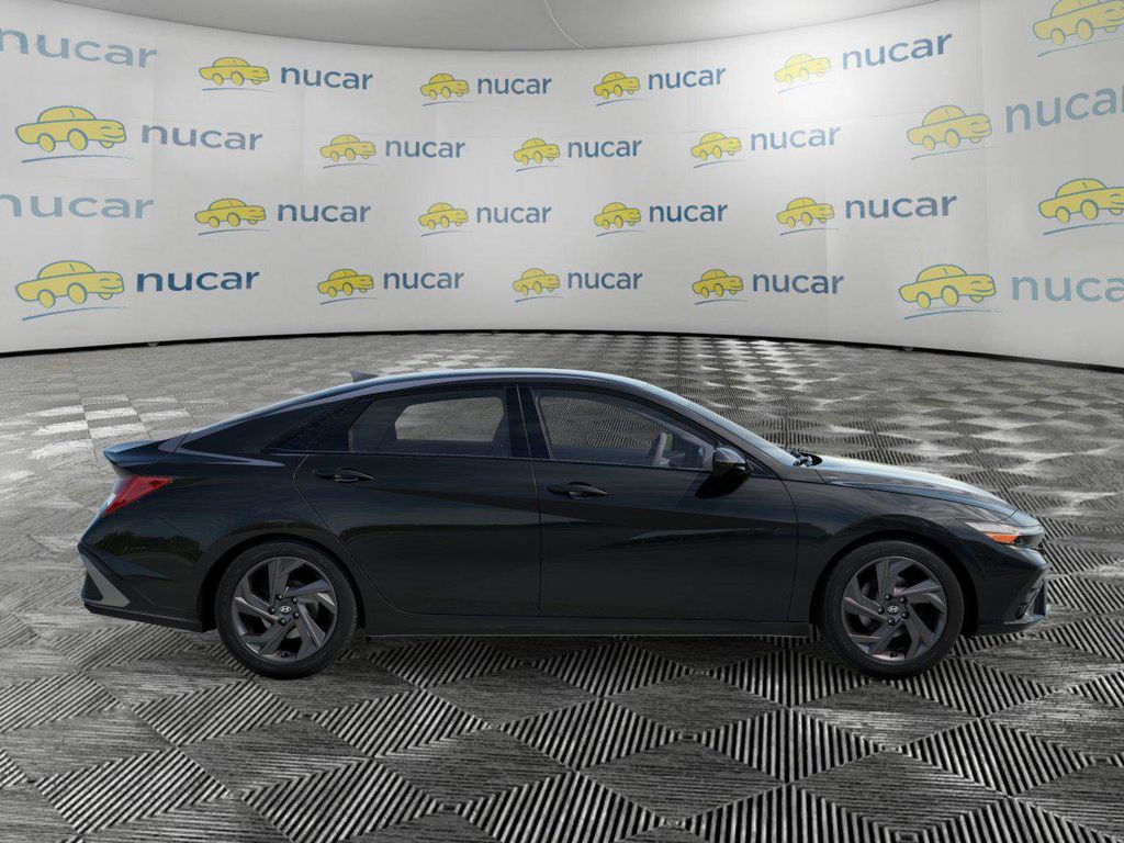 2026 Hyundai Elantra — photo 7