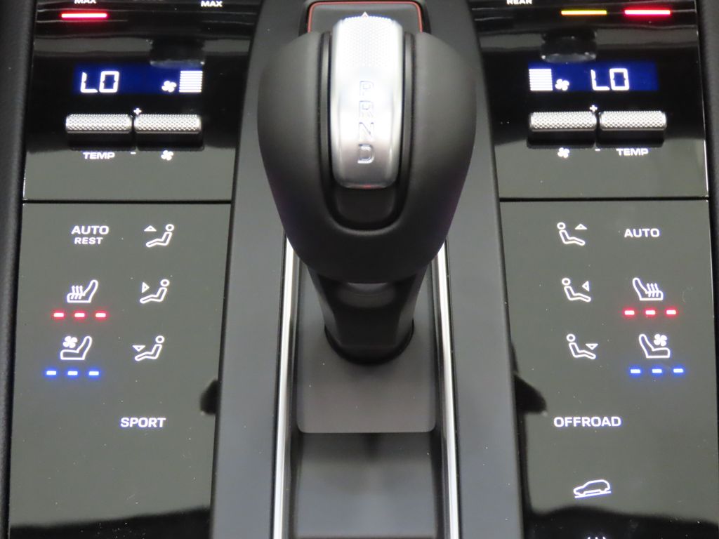 Thumbnail: 2026 Porsche Macan - 26