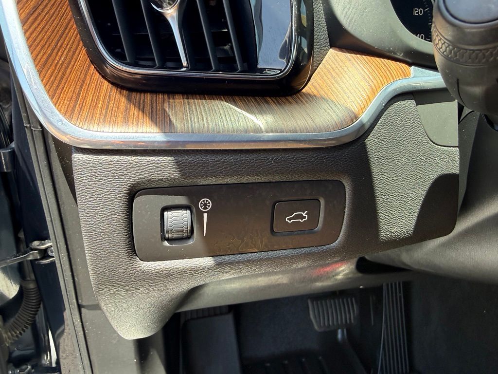 Thumbnail: 2020 Volvo XC60 - 12