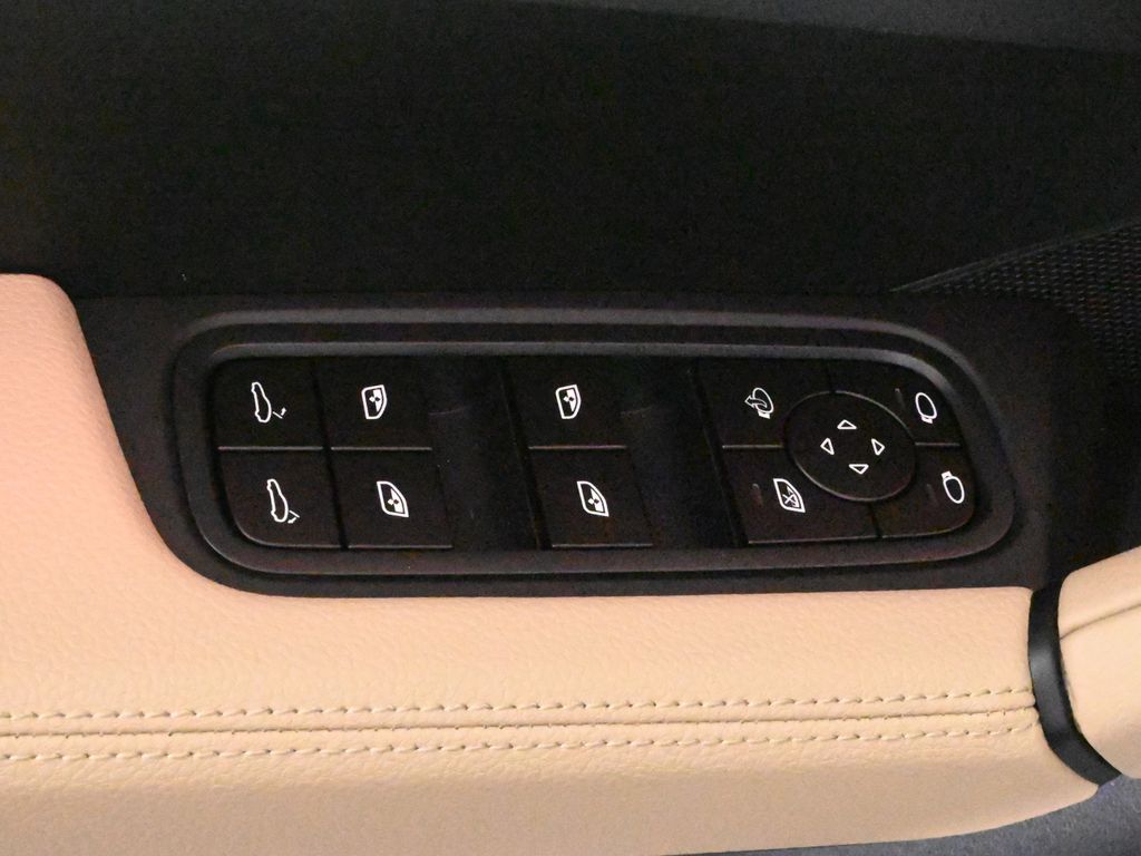 Thumbnail: 2026 Porsche Cayenne - 32