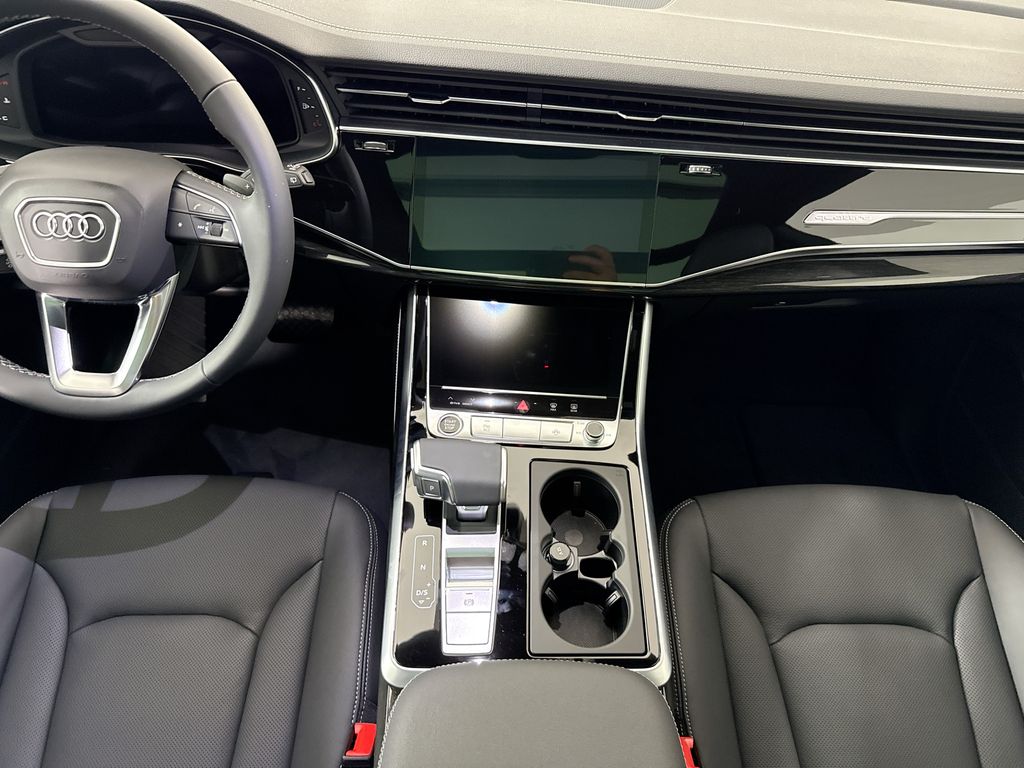 Thumbnail: 2026 Audi Q8 - 14