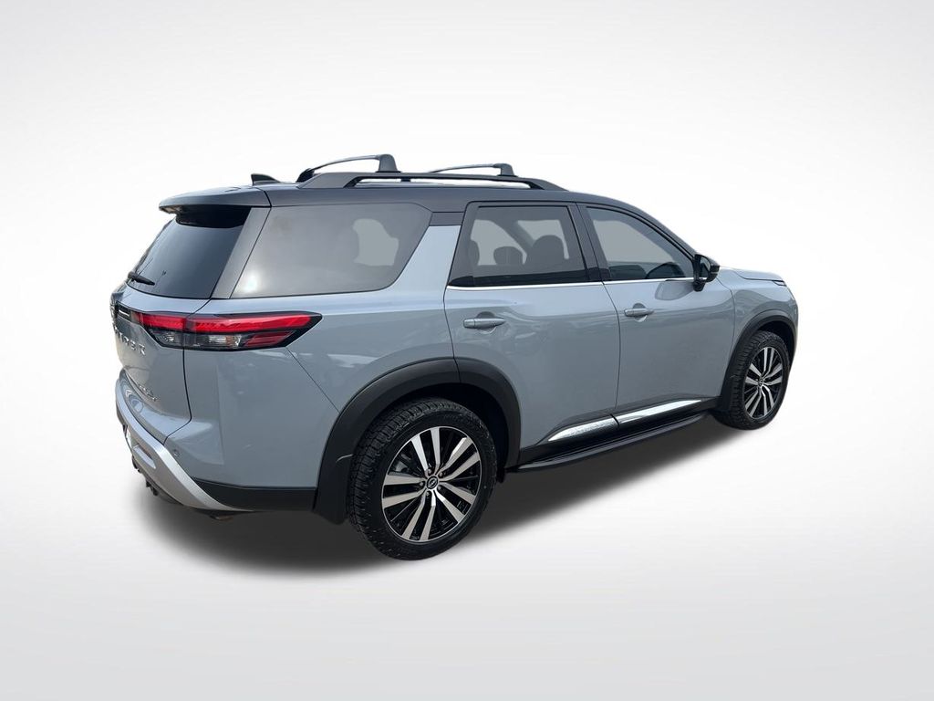 2023 Nissan Pathfinder Platinum photo