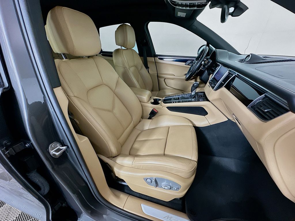 Thumbnail: 2018 Porsche Macan - 29