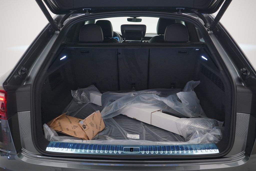 Thumbnail: 2026 Audi Q8 - 11