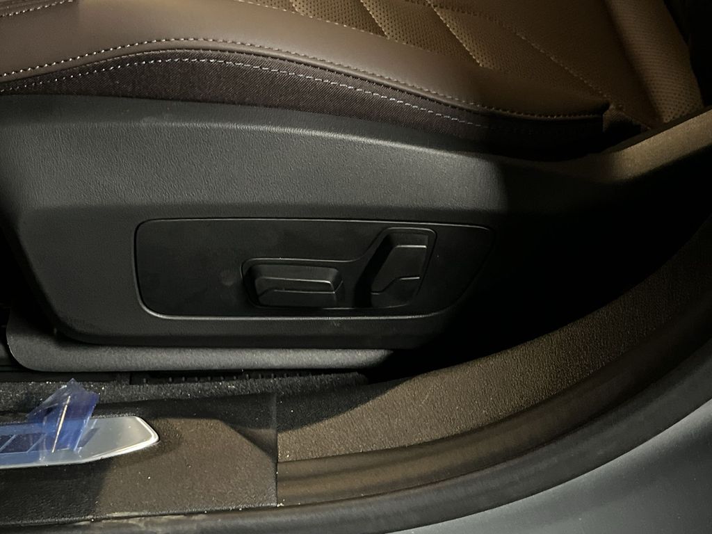 Thumbnail: 2025 BMW 2 Series - 12