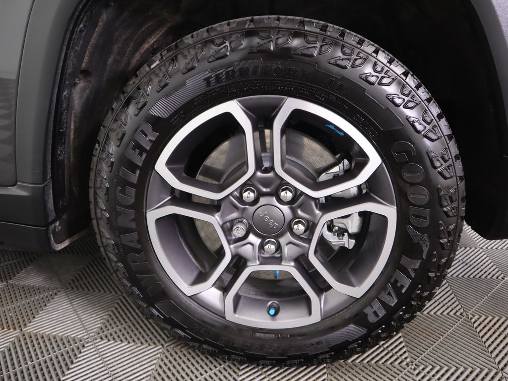 Thumbnail: 2022 Jeep Grand Cherokee - 32