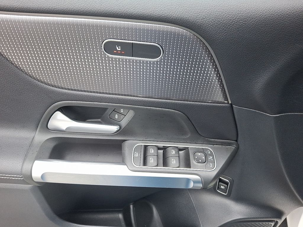 Thumbnail: 2022 Mercedes-Benz GLB - 12