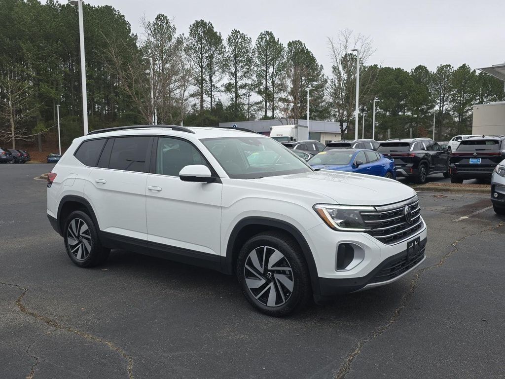 Pure White 2025 Volkswagen Atlas SE 4Motion with Technology SUV / Crossover All-Wheel Drive 8-Speed Automatic